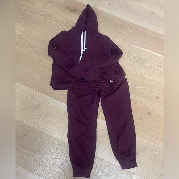 Vuori Pants - Vuori Women’s Set in Mahogany. Size XS